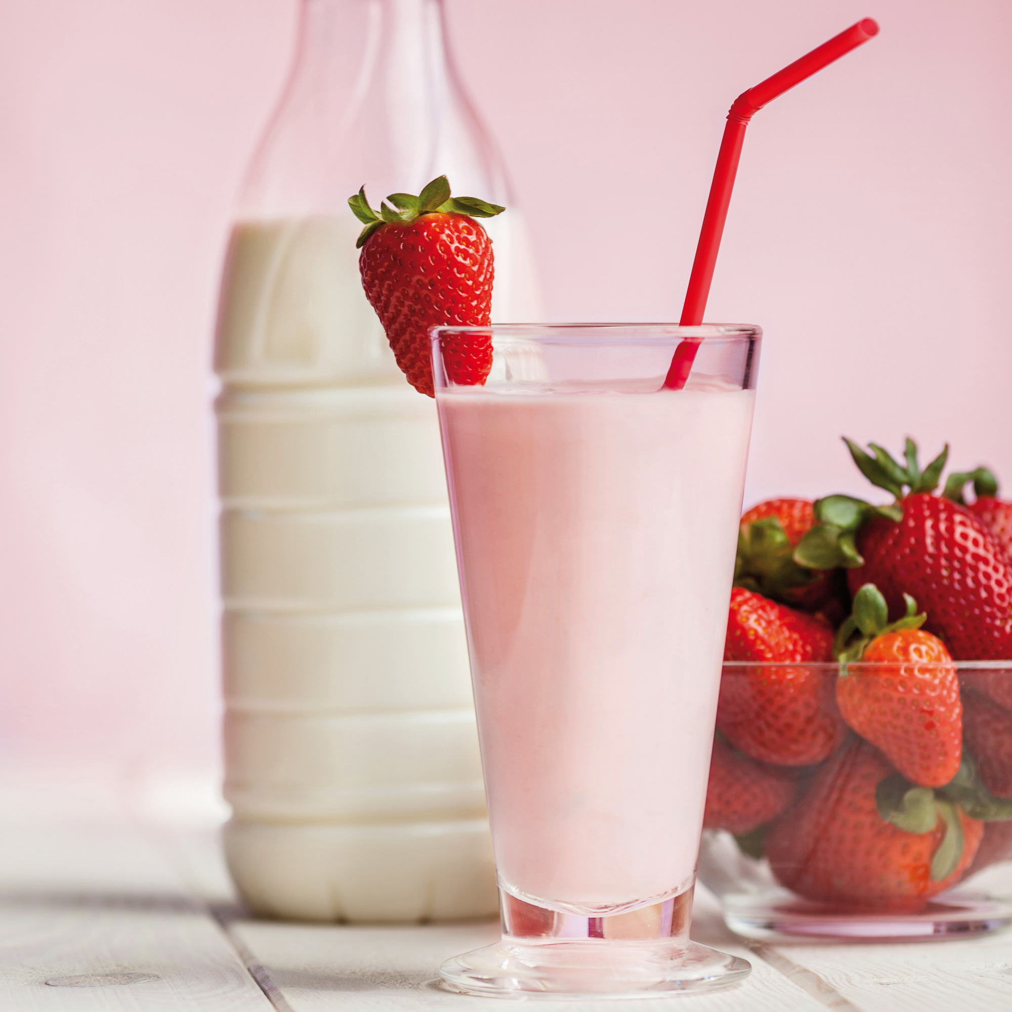 fresh-strawberry-milk-shake-on-wood-9VWFN23